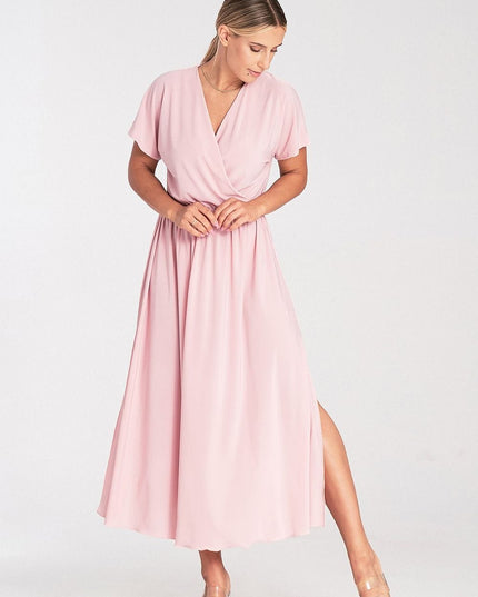 Robe noire à encolure superposée