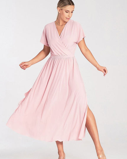 Robe noire à encolure superposée