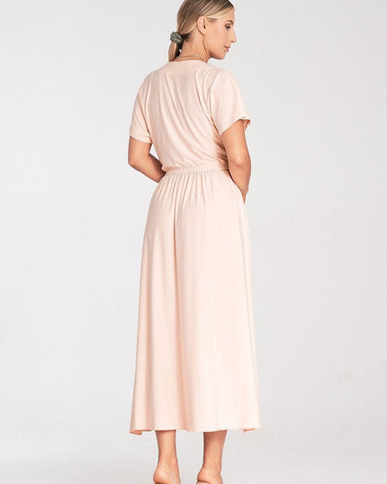 Robe noire à encolure superposée