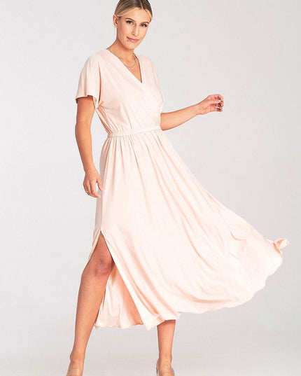 Robe noire à encolure superposée