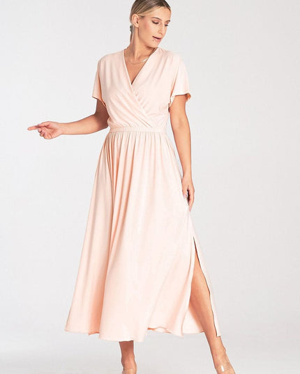 Robe noire à encolure superposée