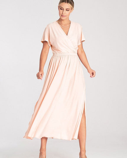 Robe noire à encolure superposée