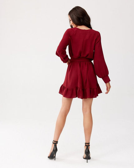 Robe noire avec volant