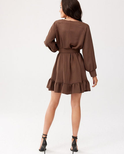 Robe noire avec volant