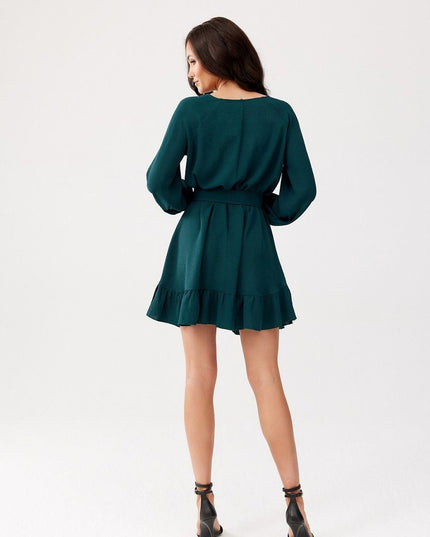 Robe noire avec volant