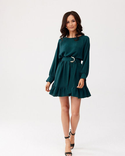 Robe noire avec volant