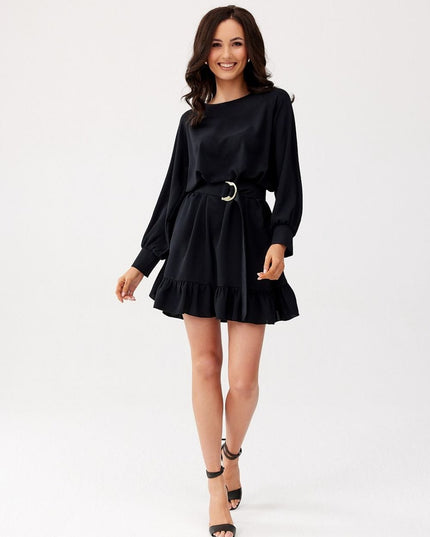 Robe noire avec volant