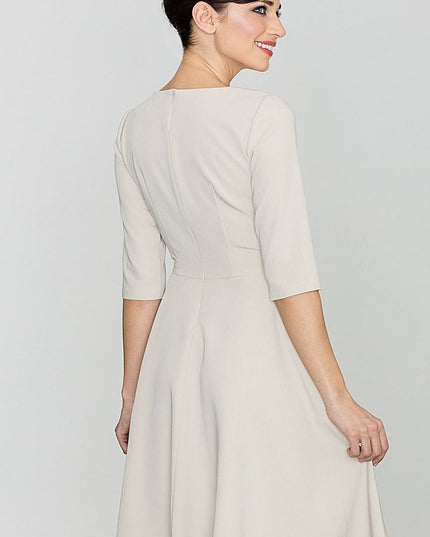 Robe noire évasée classique