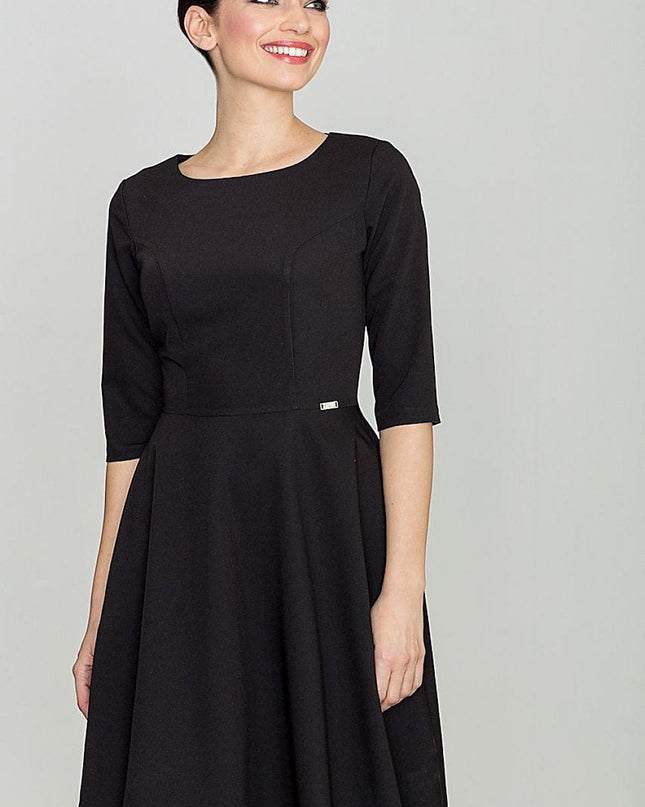 Robe noire évasée classique