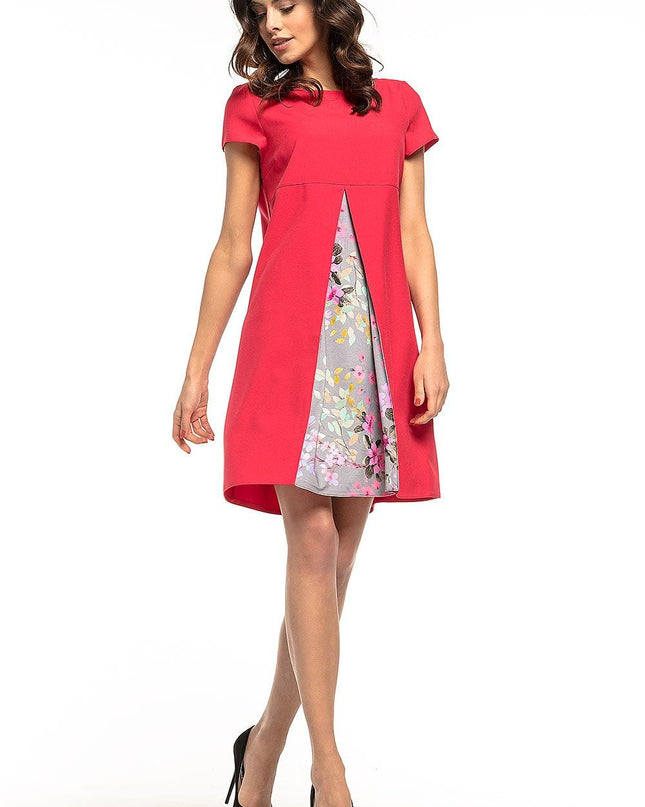 Robe rouge avec motifs floraux