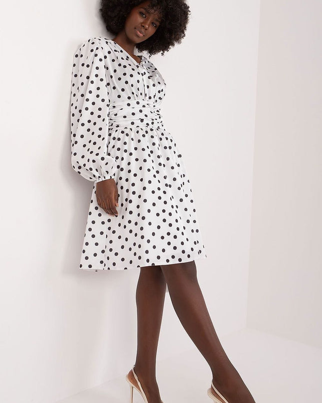 Robe cocktail à pois élégante