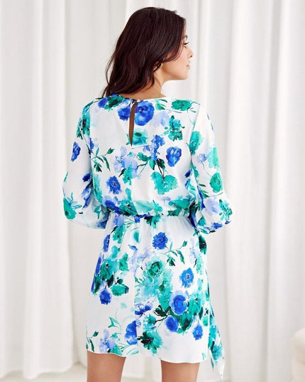 Robe courte à fleurs ceinturée
