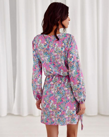Robe courte à fleurs ceinturée