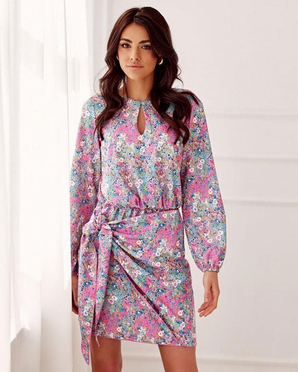 Robe courte à fleurs ceinturée