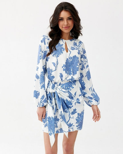 Robe courte à fleurs ceinturée