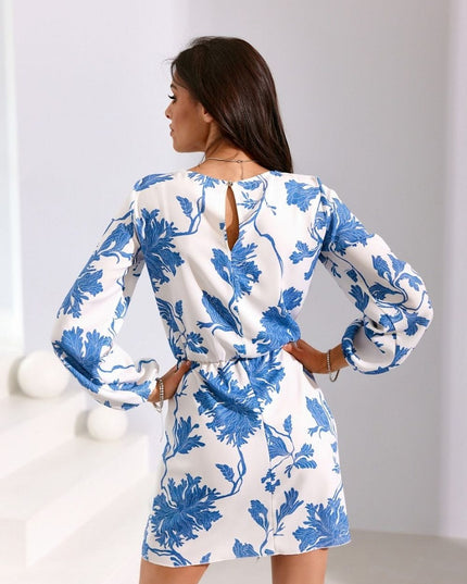 Robe courte à fleurs ceinturée