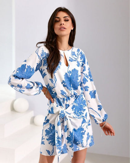 Robe courte à fleurs ceinturée