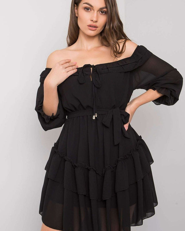 Robe espagnole à volants noirs