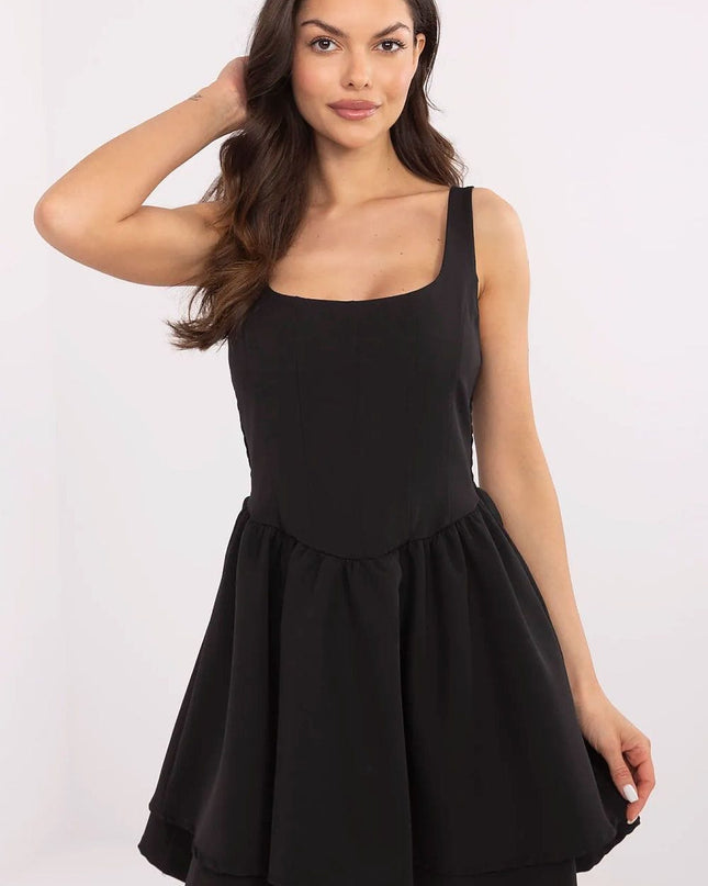 Robe noire élégante évasée