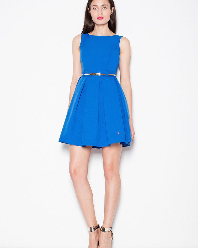 Robe bleue avec plis