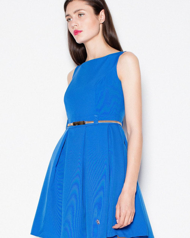 Robe bleue avec plis