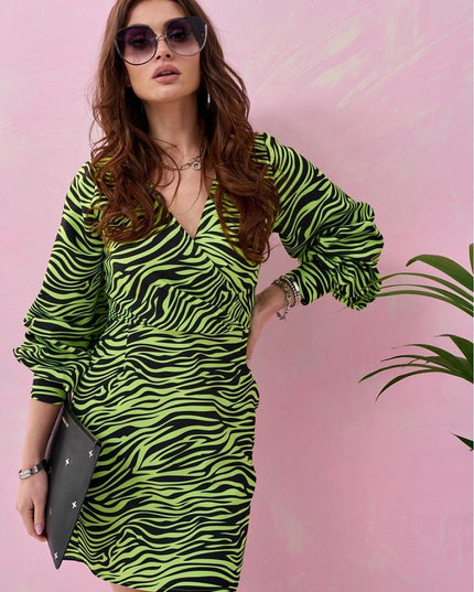 Robe mini manches longues décolleté