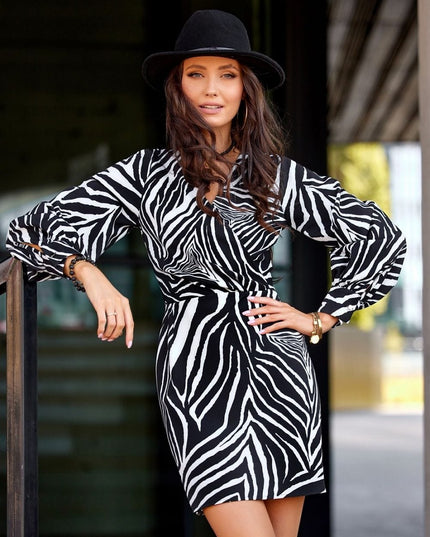Robe mini manches longues décolleté
