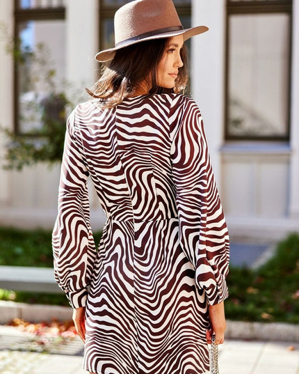 Robe mini manches longues décolleté