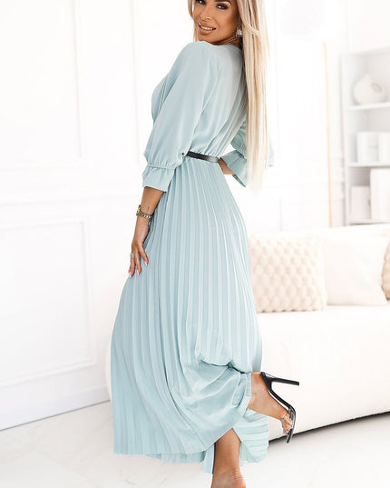Robe plissée beige élégante