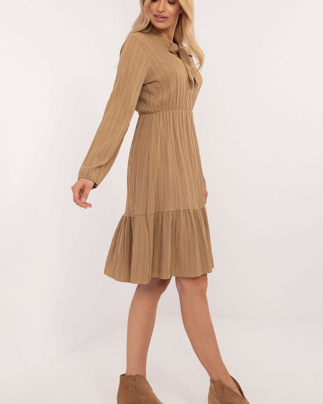 Robe évasée beige avec volant