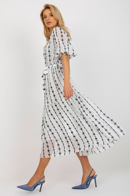 Robe midi légère avec broderie