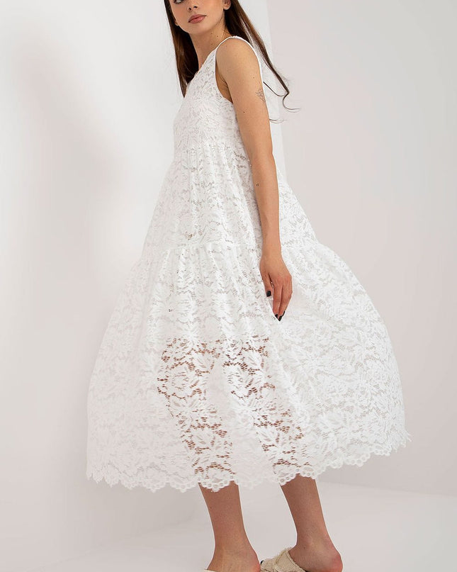 Robe blanche ajourée évasée