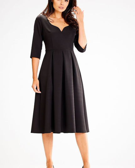 Robe élégante avec décolleté unique
