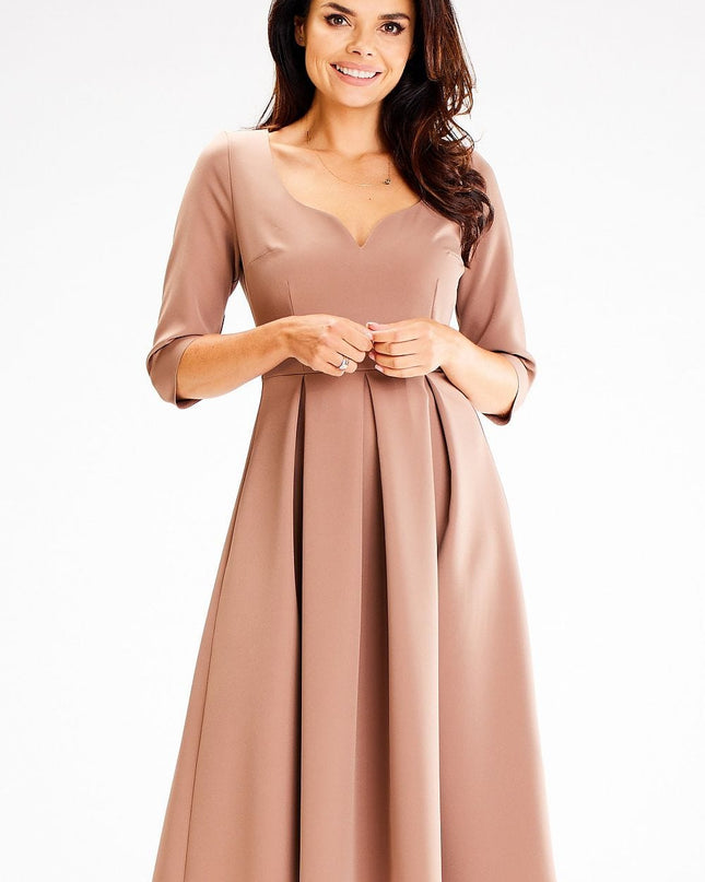 Robe élégante avec décolleté unique