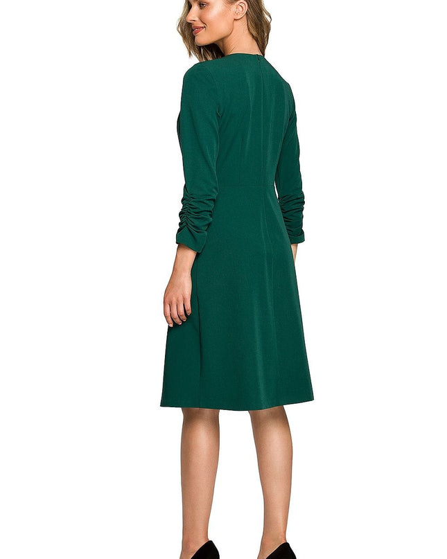 Robe élégante encolure nouée