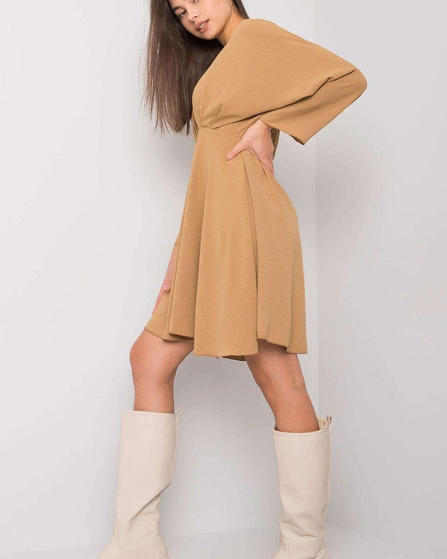 Robe beige foncé évasée