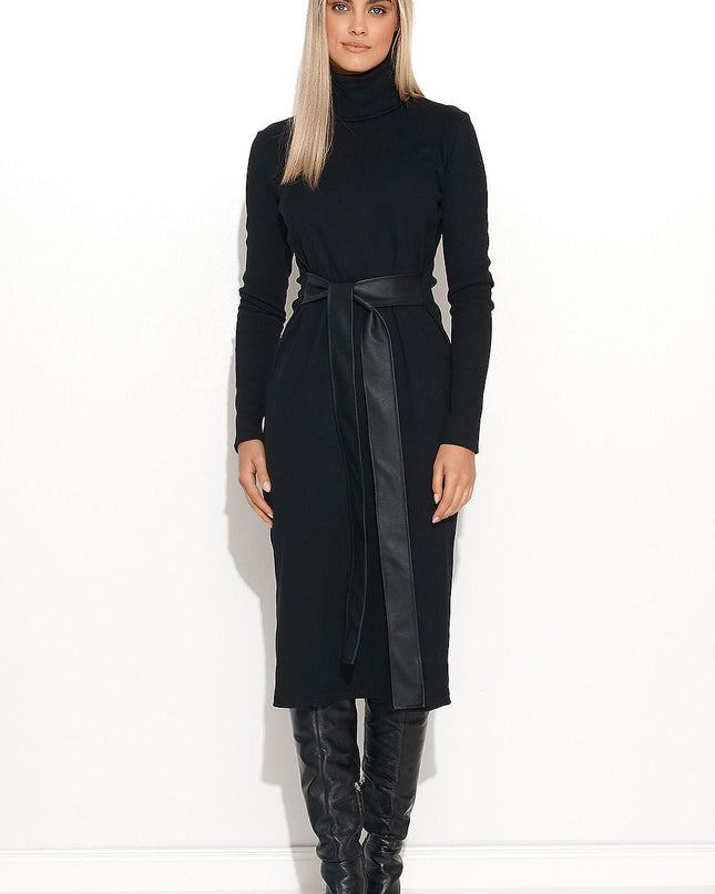 Robe noire côtelée avec ceinture