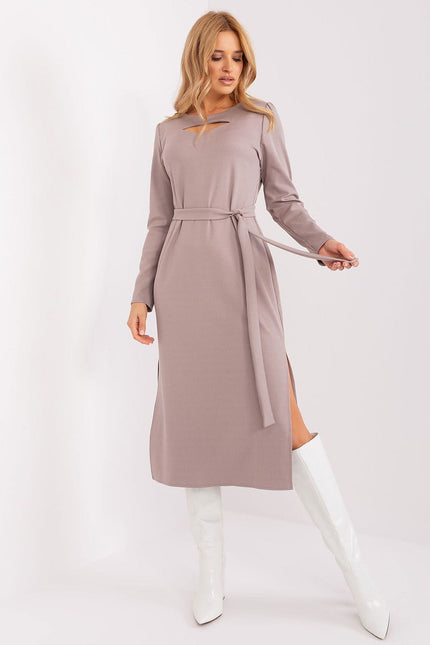 Robe midi élégante ceinturée