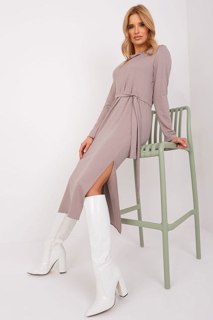 Robe midi élégante ceinturée