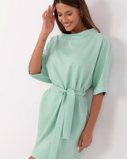 Robe élégante ajustée avec ceinture