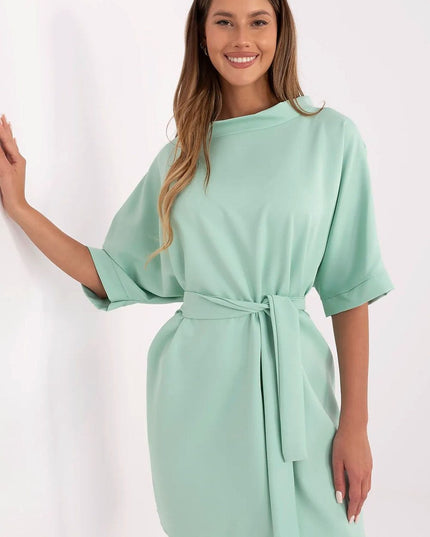 Robe élégante ajustée avec ceinture