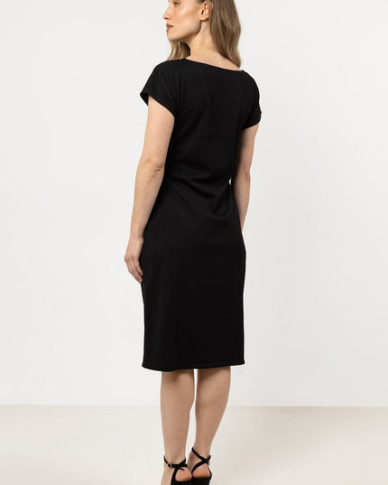 Robe noire élégante à ceinture