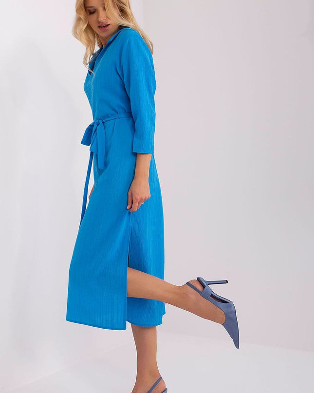 Robe droite bleue avec ceinture