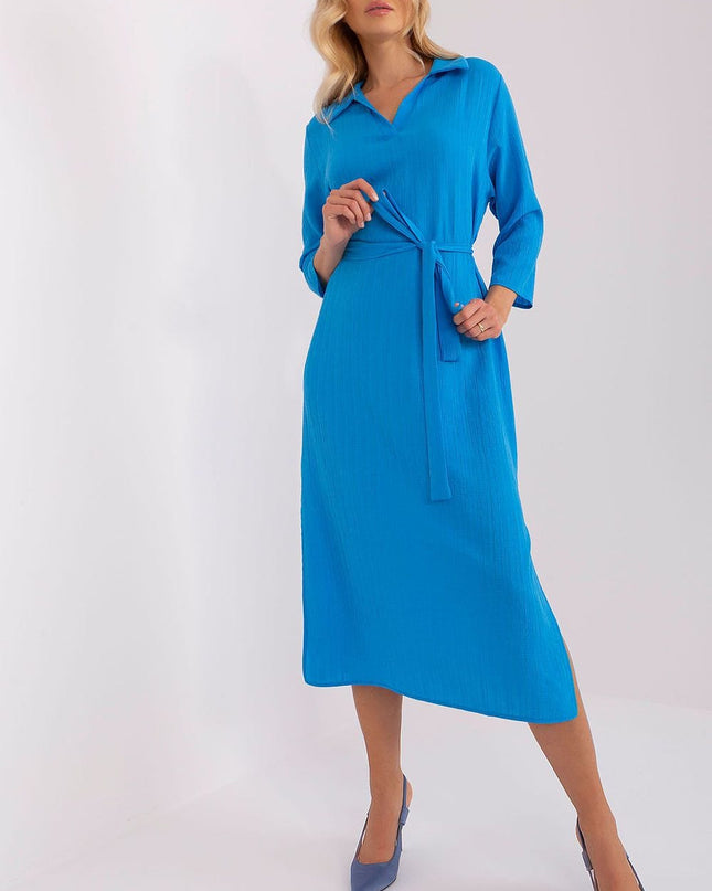 Robe droite bleue avec ceinture