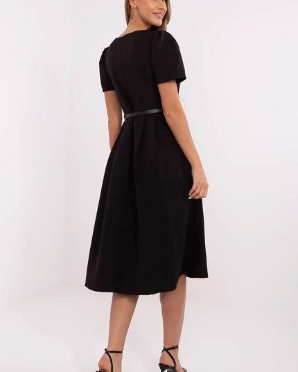 Robe évasée noire classique
