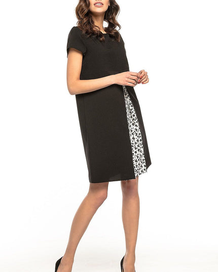 Robe rouge avec motifs floraux