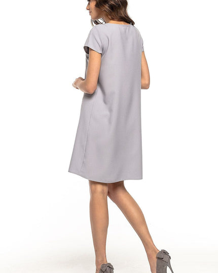 Robe rouge avec motifs floraux