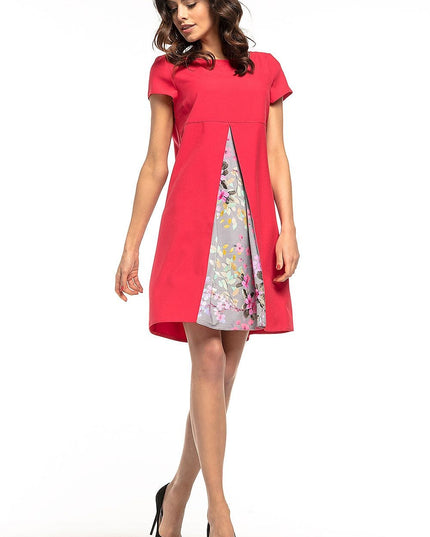 Robe rouge avec motifs floraux