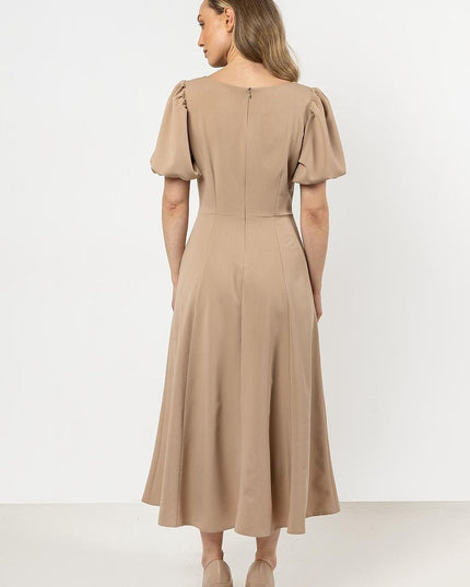 Robe évasée verte avec manches courtes