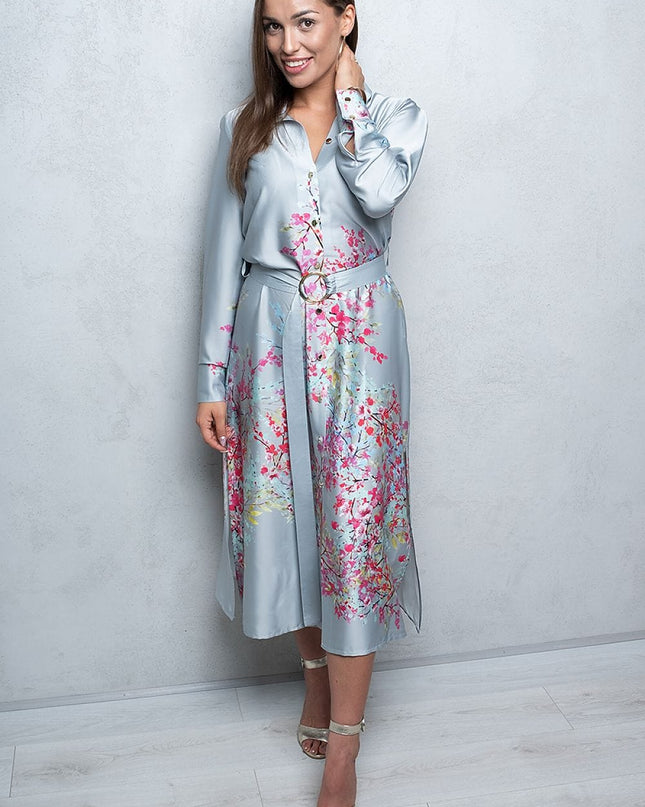 Robe satin florale élégante